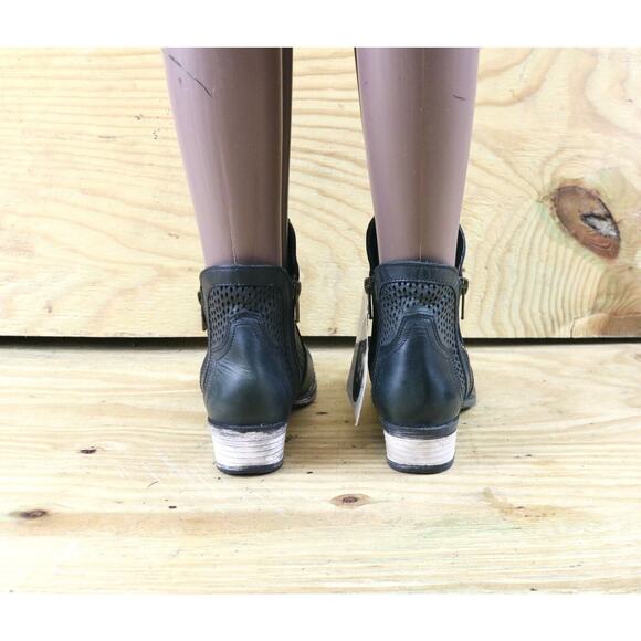 New Sterling River Boots Womens 7 Black Leather Cowboy Western Perforated Ankle - Picture 3 of 8